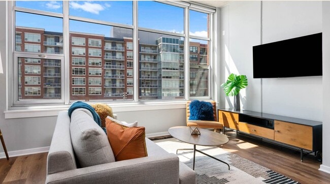 Building Photo - 148 W Roosevelt Rd