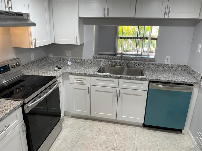 Building Photo - 6340 Newtown Cir