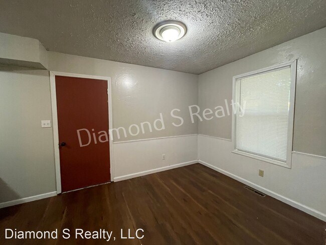 Building Photo - 3 br, 1 bath House - 3057 West Harrison St...