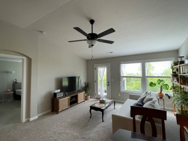 Building Photo - 5175 Hazeltine Ln