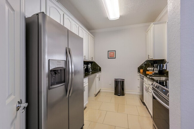 Building Photo - VC IS2-104 - New Listing - Modern Unit