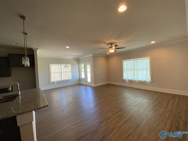 Foto del edificio - 6032 Thorntons Way Cir NW