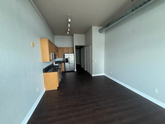 Foto del edificio - 150 E Robinson St