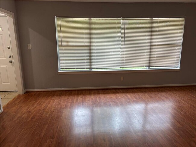 Foto del edificio - 5610 McKnight St