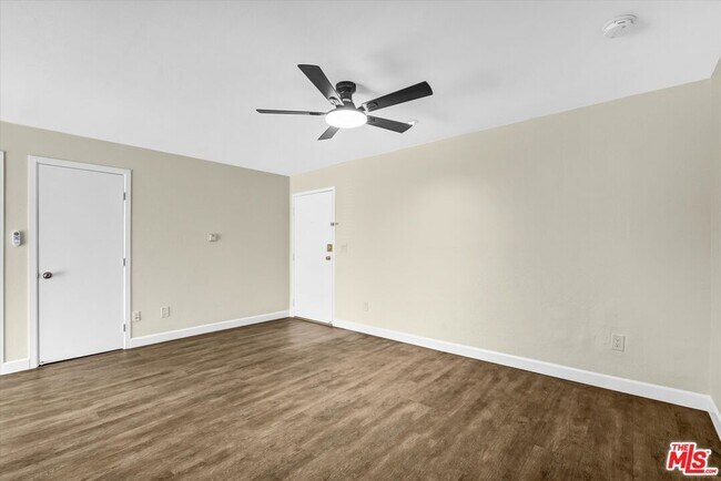 Foto del edificio - 18530 Hatteras St