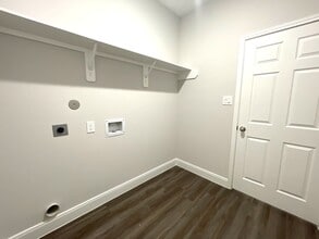 Building Photo - 1120 5th Ave N