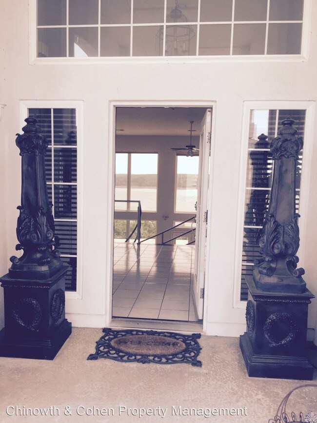 Building Photo - 14680 Dior Dr
