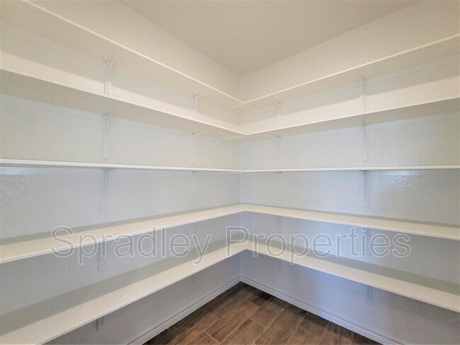 Foto del edificio - 6120 Modena Dr