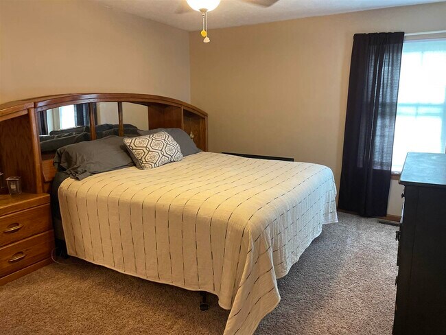 Foto del edificio - 315 Cromwell Ct