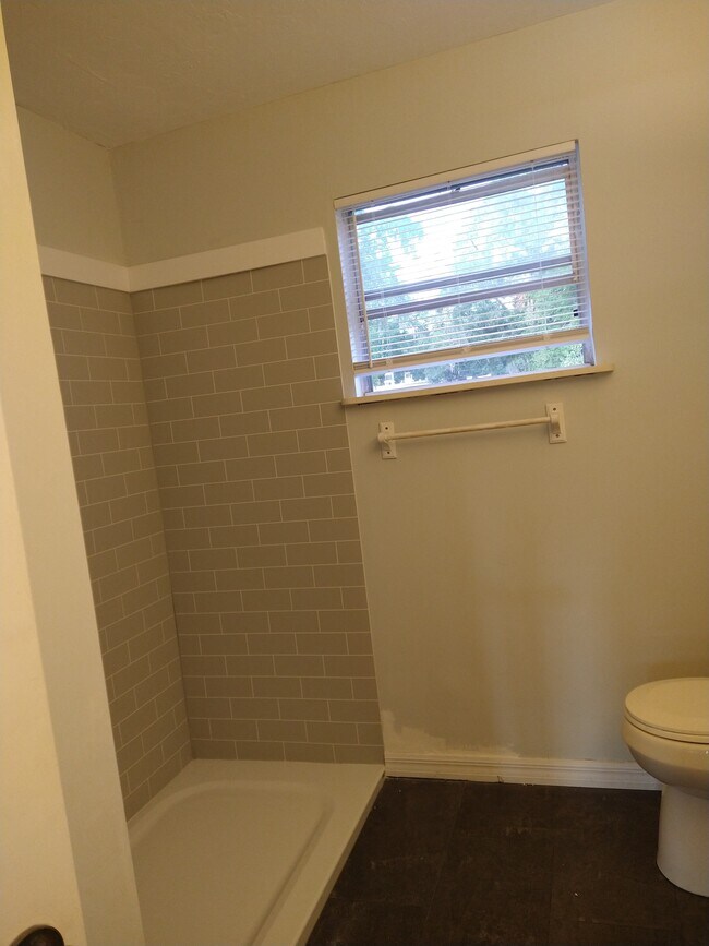 Building Photo - 605 SW 75th St