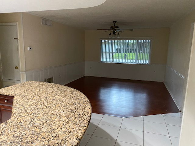 Foto del edificio - 392 Beechwood Ln