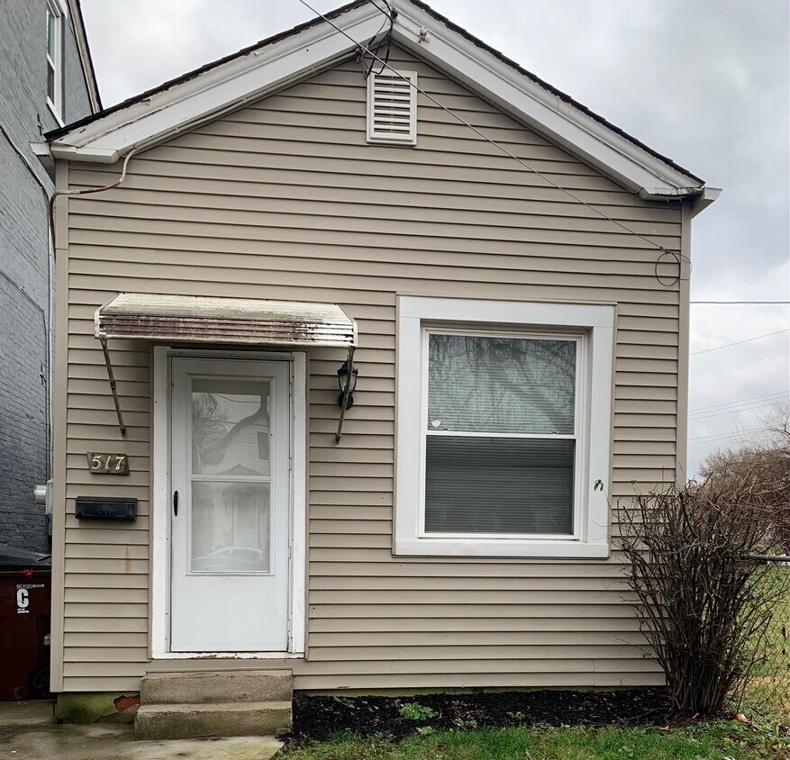 Primary Photo - 517 E 17th St