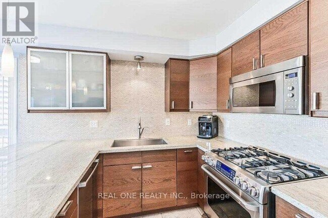 Photo du bâtiment - 2380 Guildstone Crescent