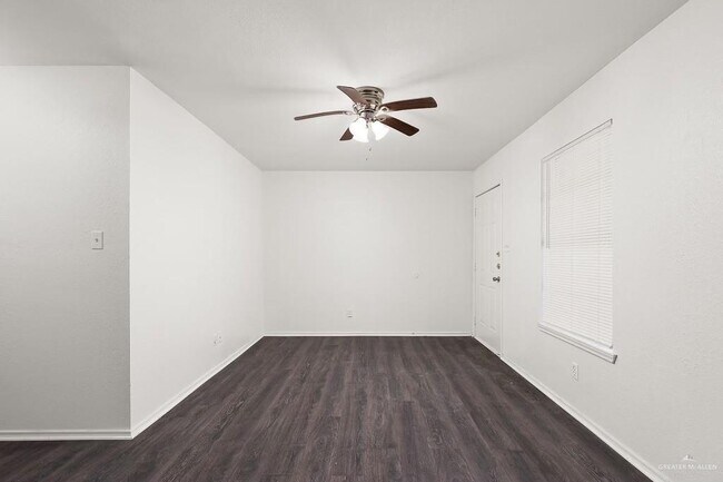 Building Photo - 402 Gastel Cir