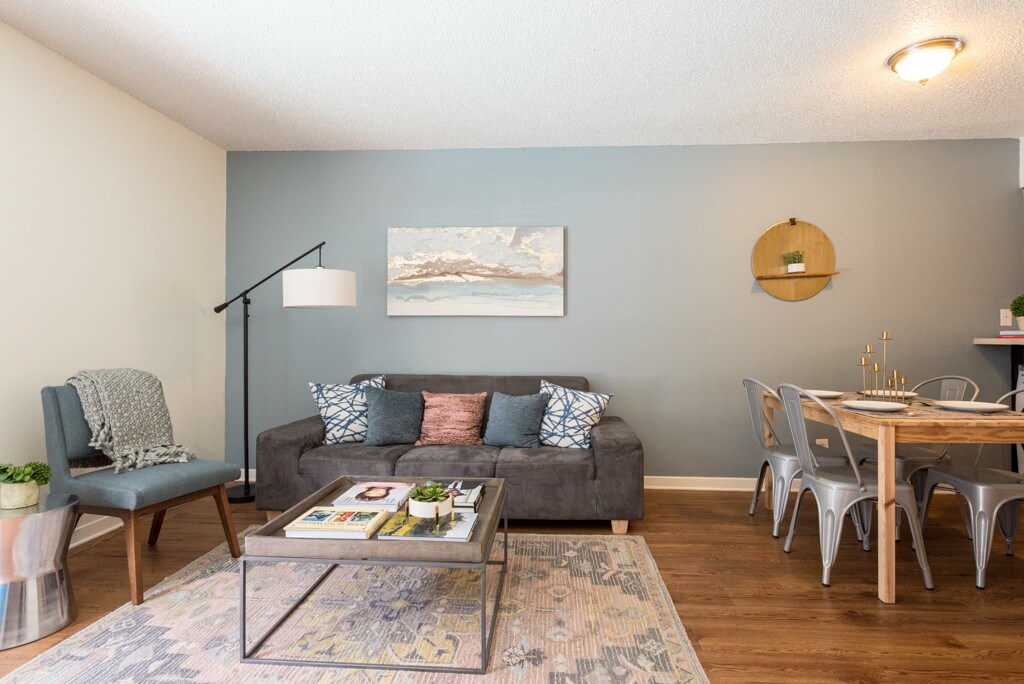Foto principal - 2900 Swisher St