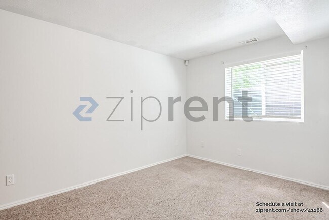 Foto del edificio - 1024 West 700 S