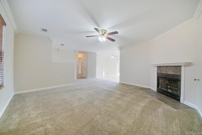 Building Photo - 801 Linda Ln