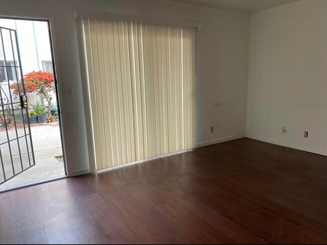 Building Photo - 1511 E Calaveras Blvd