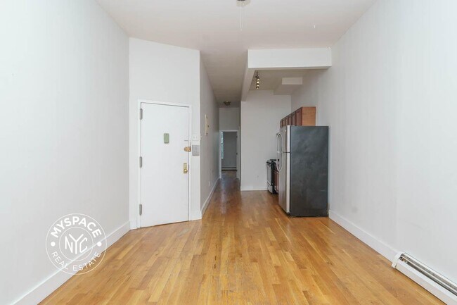 Building Photo - 828 Halsey St
