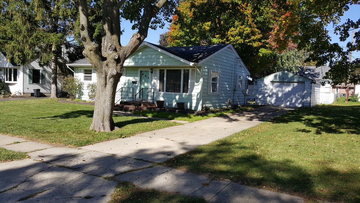 907 Bancroft Pl, Belvidere, IL 61008 House Rental in Belvidere, IL