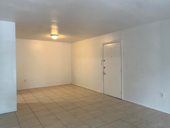 Building Photo - 431 Executive Center Dr