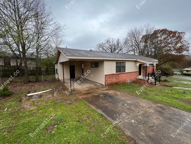 Building Photo - 4008 Virginia Dr