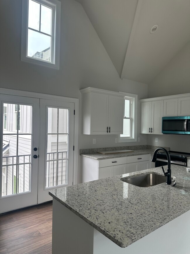 Foto del edificio - 938 Hilltop Park Ct