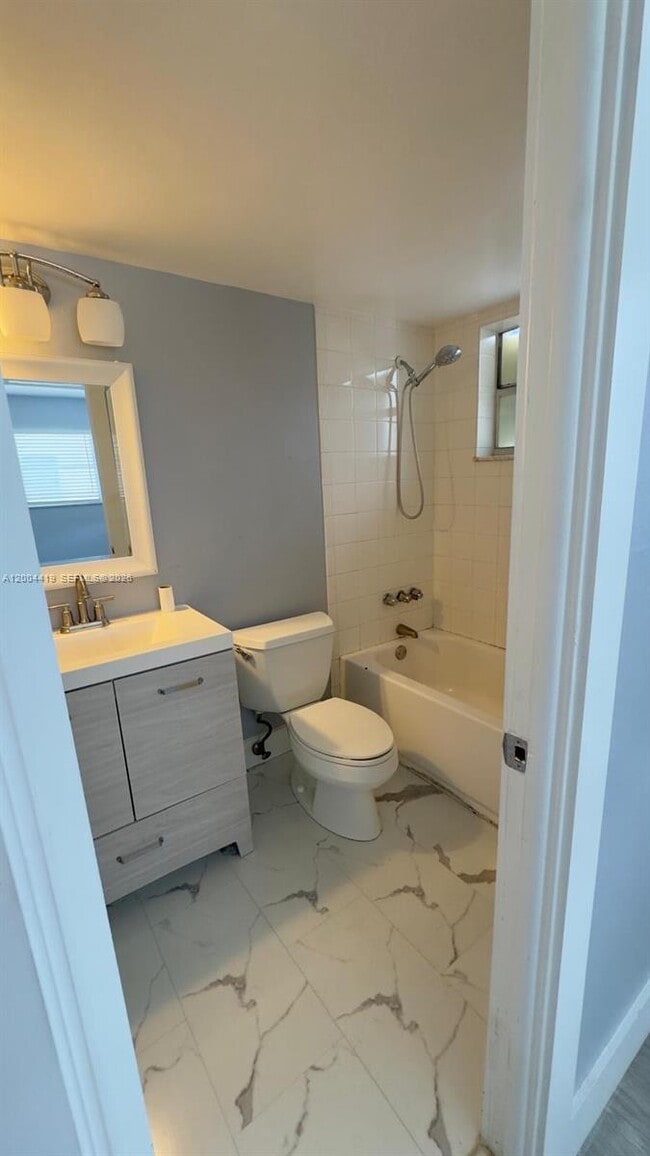 Building Photo - 1421 NW 45th St