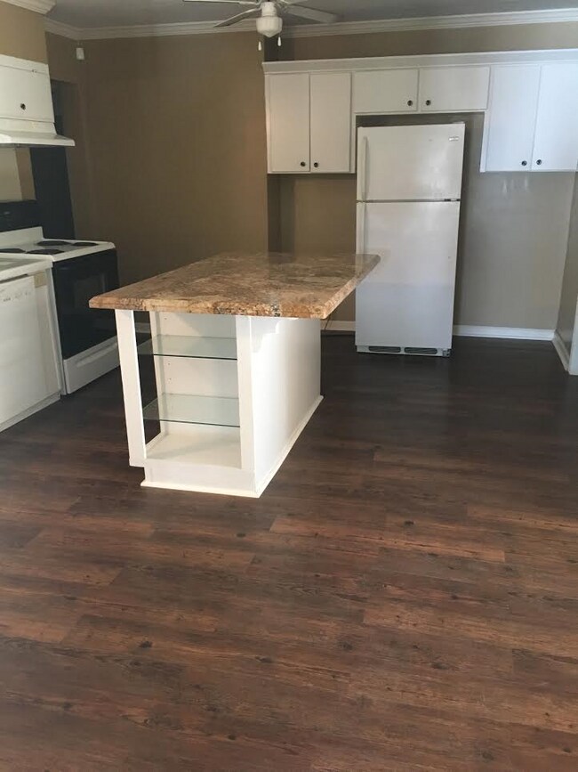 Foto del edificio - 1604 St Jude Ave