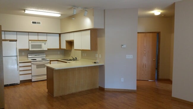 Foto del edificio - 2 bedroom, 1 bath condo on Iowa City's southeast side