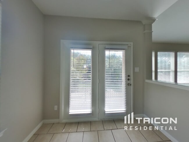 Building Photo - 405 Red Hawk Dr