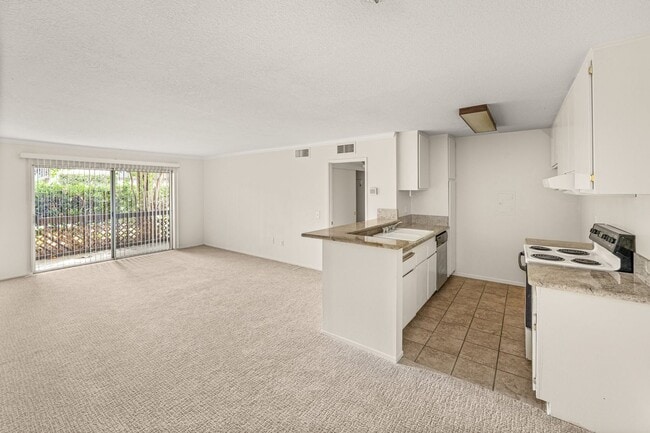 Foto del edificio - Upgraded Condo with Two Master Suites!!!
