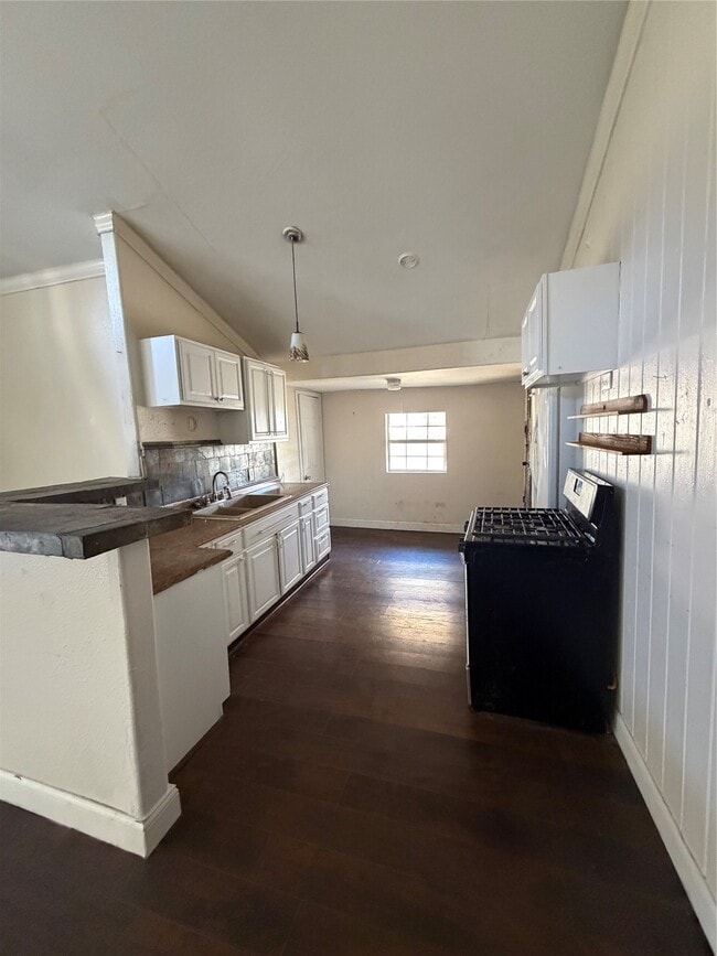 Building Photo - 323 Reppert St