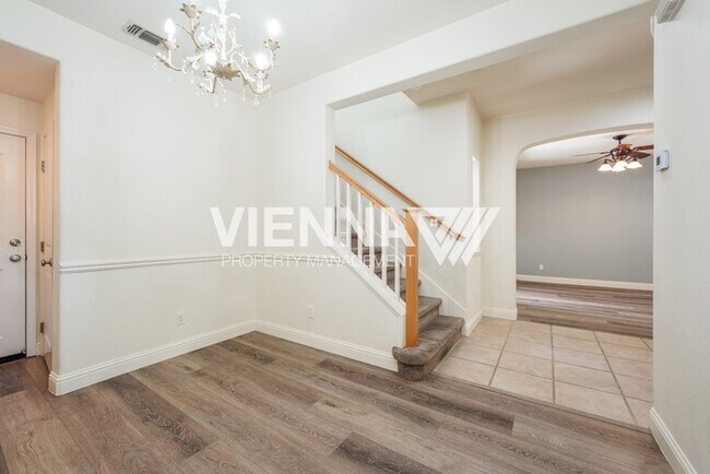 Foto del edificio - 48 Villa Gardens Ct