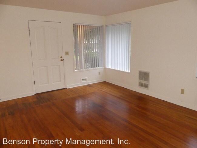 Building Photo - 4320-4328 NE Maywood Pl