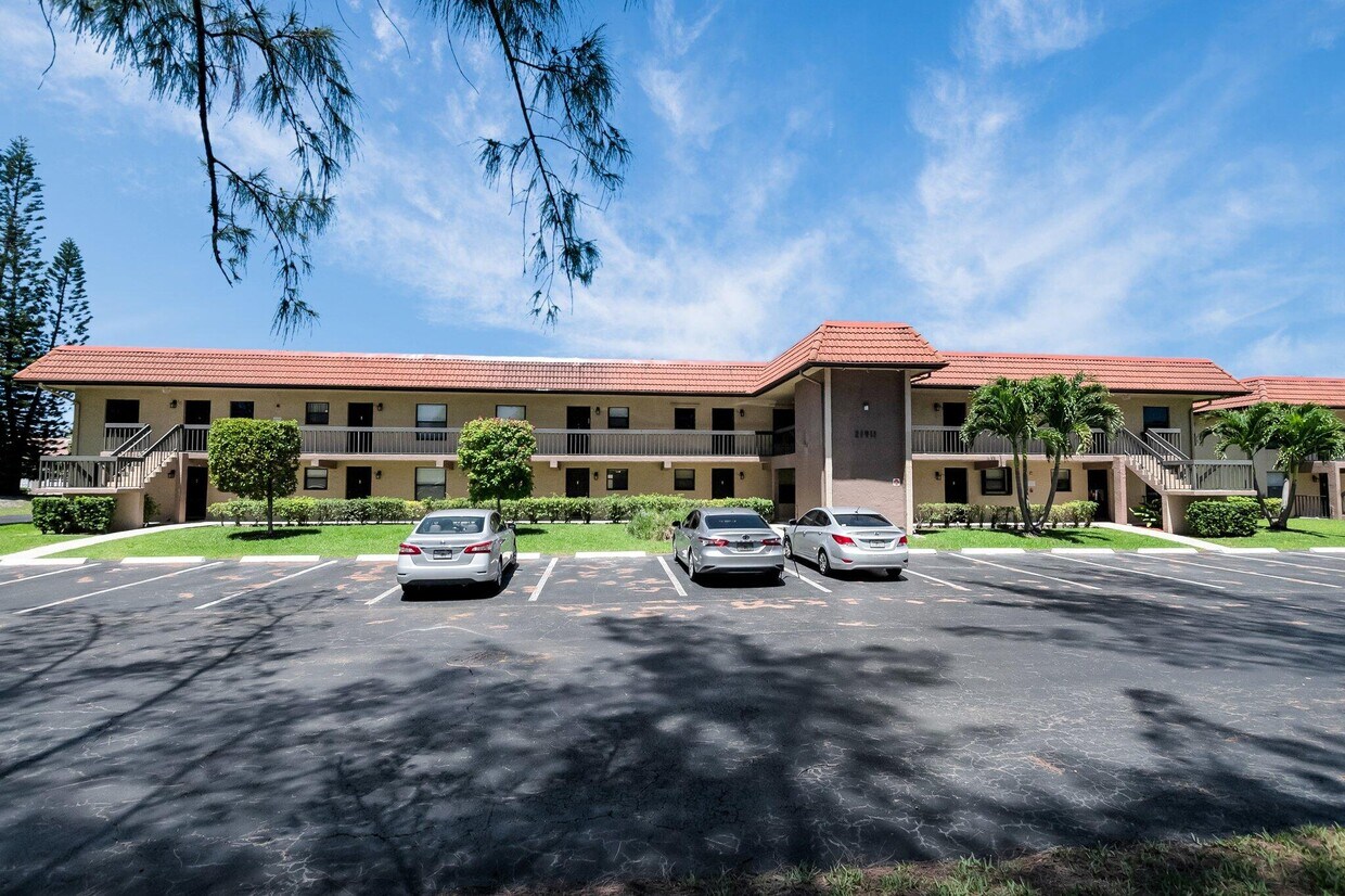 Primary Photo - 21911 Lake Forest Cir