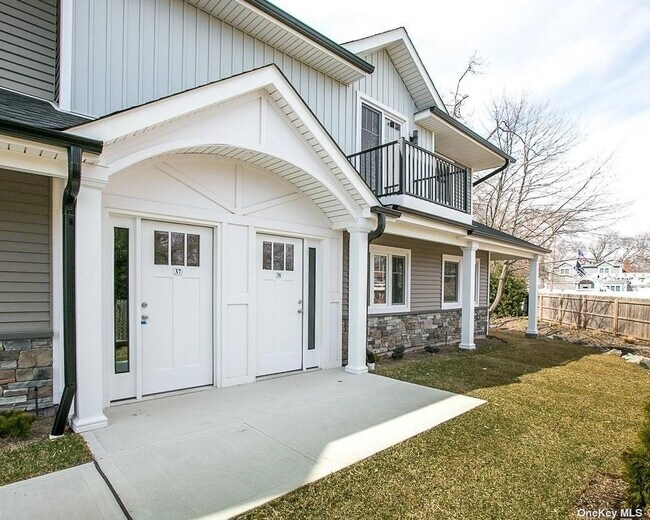 Foto del edificio - 170 W Montauk Hwy