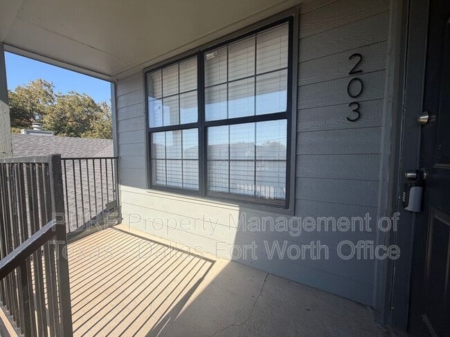 Building Photo - 806/203 Castleglen Drive