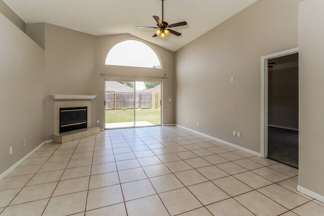 Foto del edificio - 1324 Crimson Clover Ln