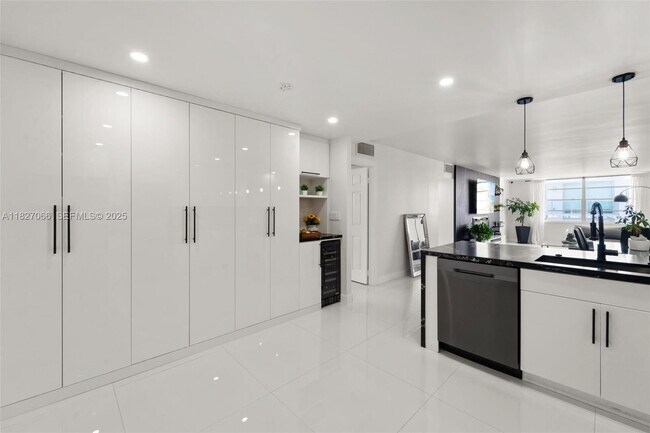 Building Photo - 1050 93rd St