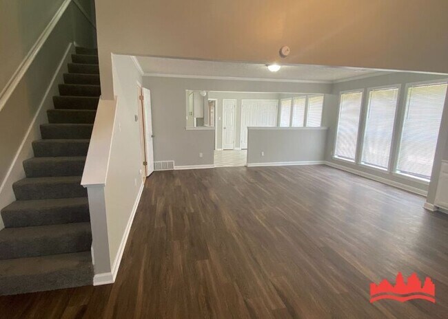 Building Photo - 5985 Mapletree Cove