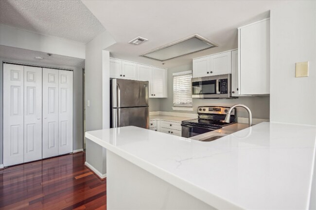 Foto del edificio - 14102 Yardarm Way