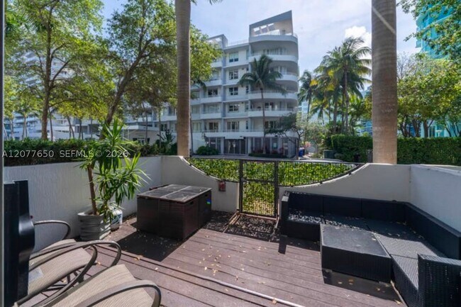 Building Photo - 6000 Collins Ave