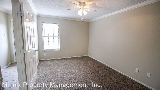 Building Photo - 605 N Elkhart Ave
