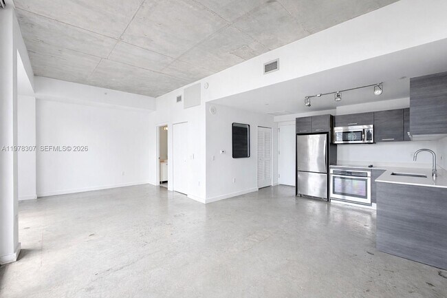 Building Photo - 151 SE 1st St