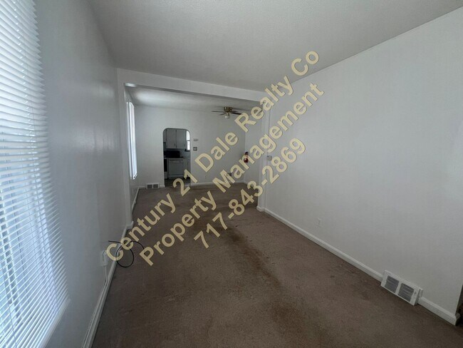 Foto del edificio - 2 Bedroom 1 Bath apartment with off street...