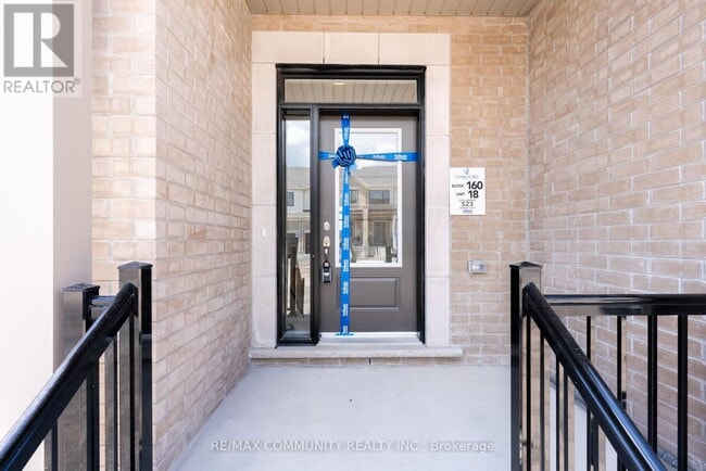 Building Photo - 523 Worden St