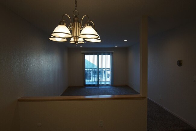 Building Photo - Pinto Suite