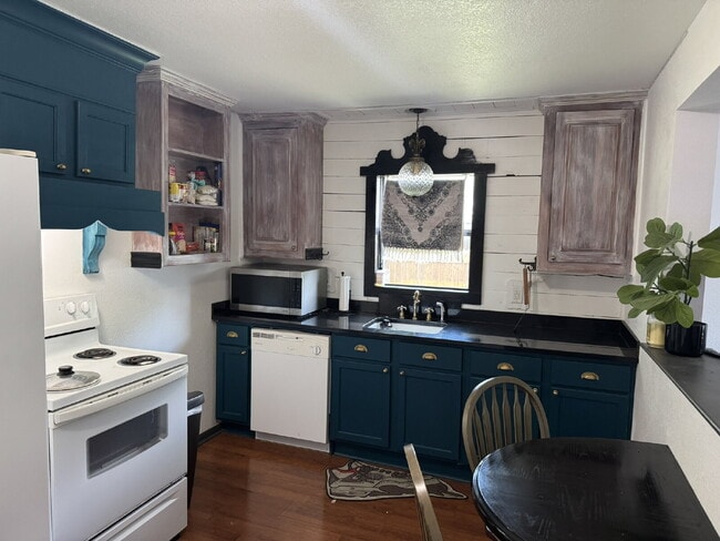 Foto del edificio - Charming 3 bedroom 2 bath!