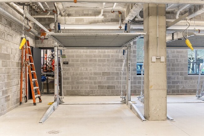 Building Photo - 305 Border St